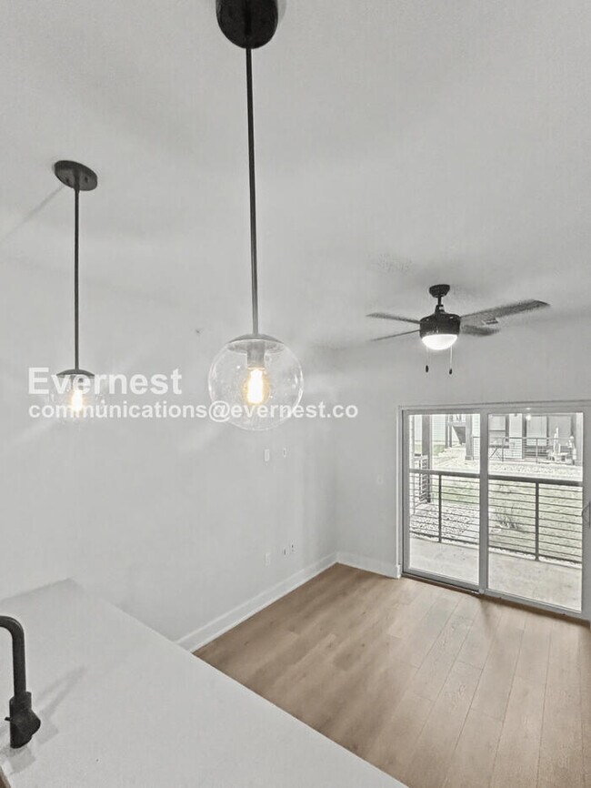 Foto del edificio - 3101 Govalle Ave