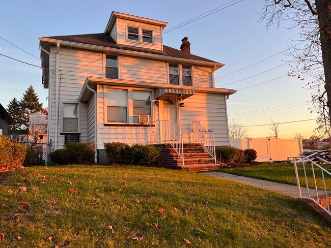 Foto del edificio - 321 Ridge Rd
