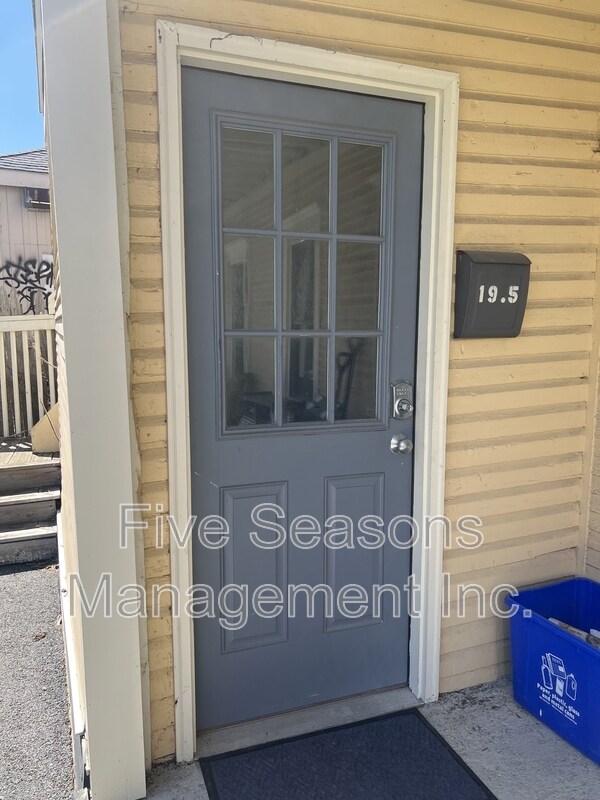 Photo - 19 1/2 Drew St. Apartment