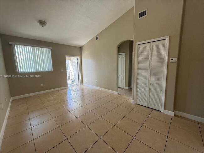 Building Photo - 1651 SE 28th Ct