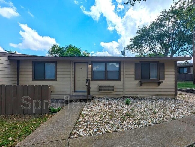 Building Photo - 608 John Paul Jones Dr