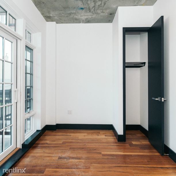 Foto del edificio - 8-3 Wyckoff Ave