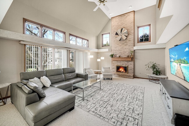 Building Photo - 15538 Royal Glen Ct
