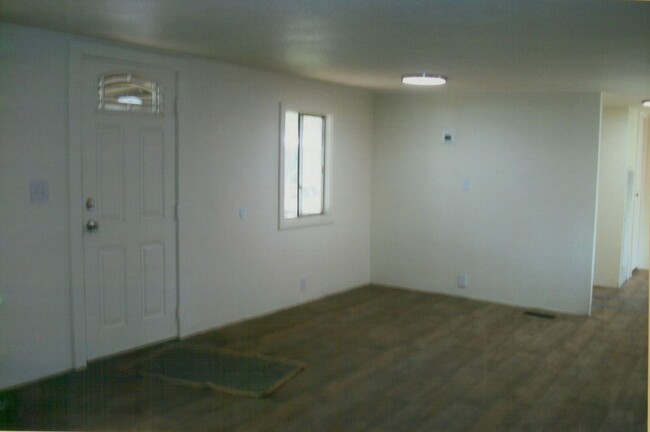 Building Photo - Susan Creek 3 bedroom mobile in 55 and ove...