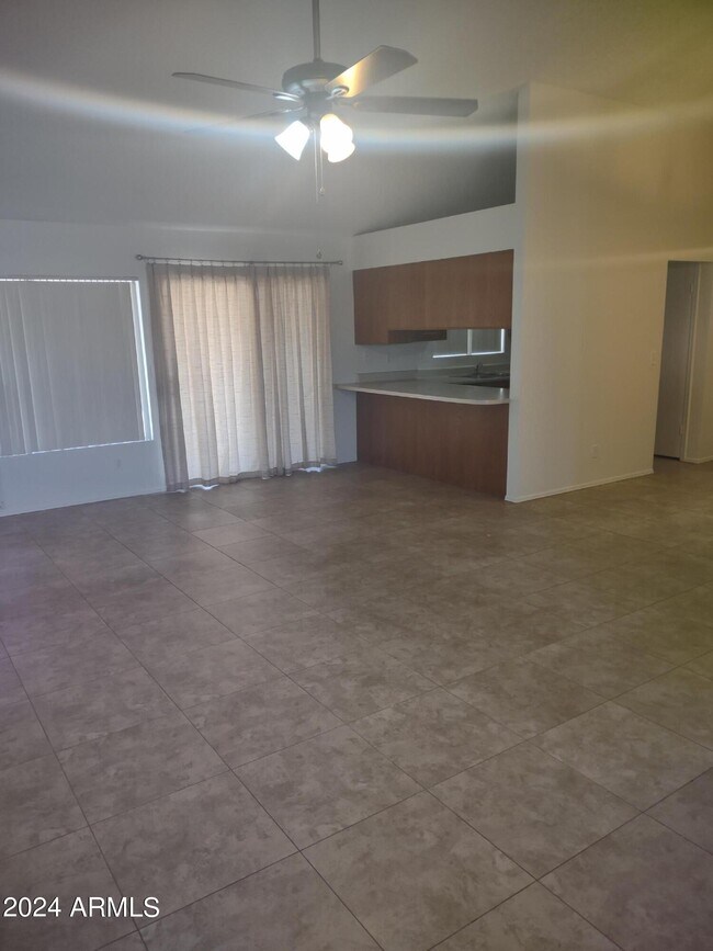 Foto del edificio - 1453 E Todd Dr