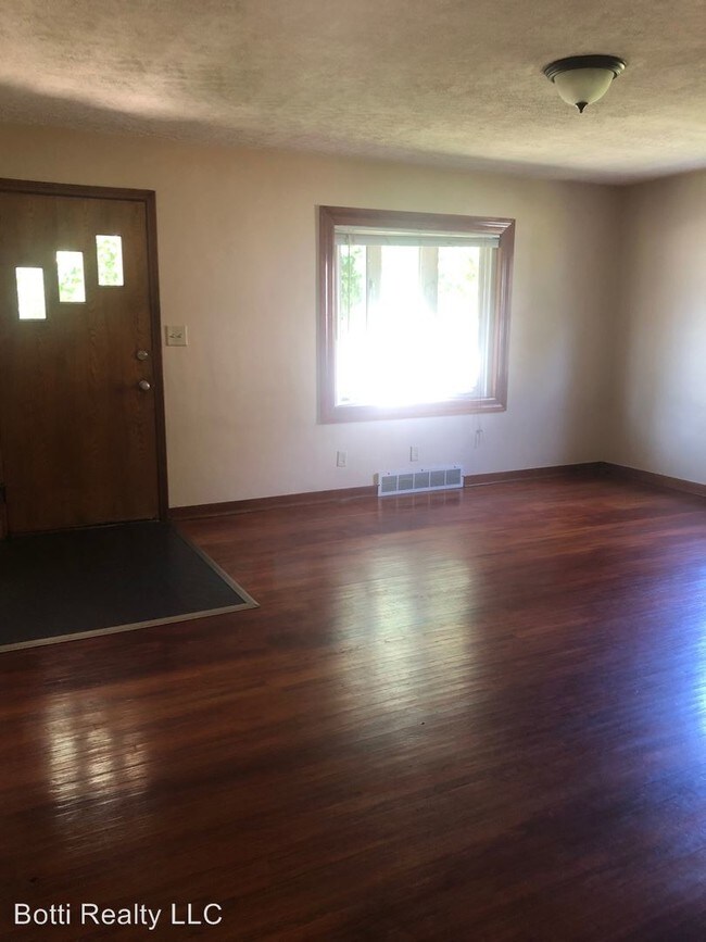 Building Photo - 2 br, 1 bath House - 735 Bohm Ct