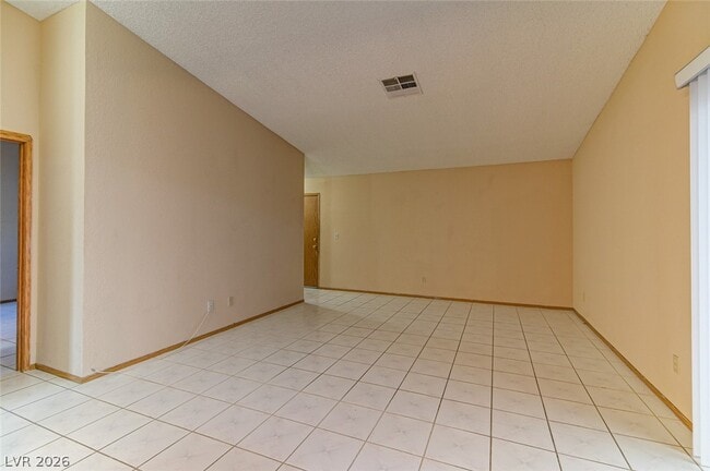 Building Photo - 4651 4 Leaf Clover Dr