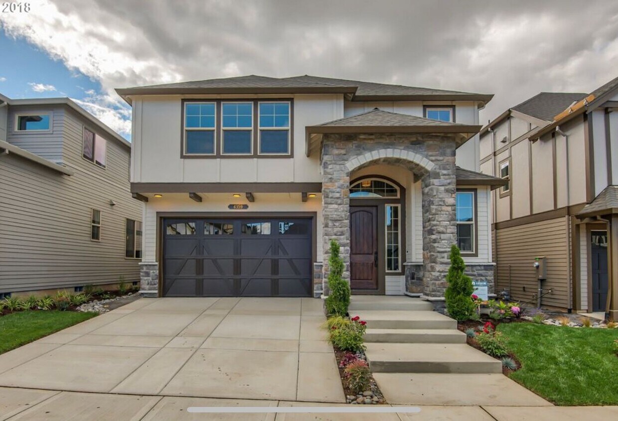 Foto principal - Stunning Executive Home in Cedar Mill/Beth...