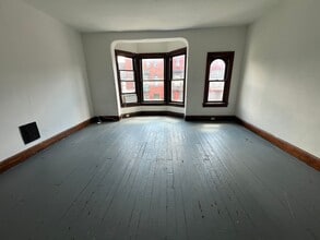 Building Photo - 347 E King St