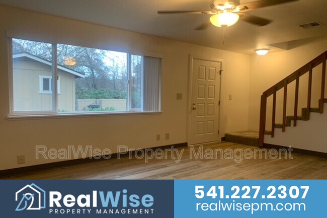 Foto del edificio - 2170 NW North Hill Dr