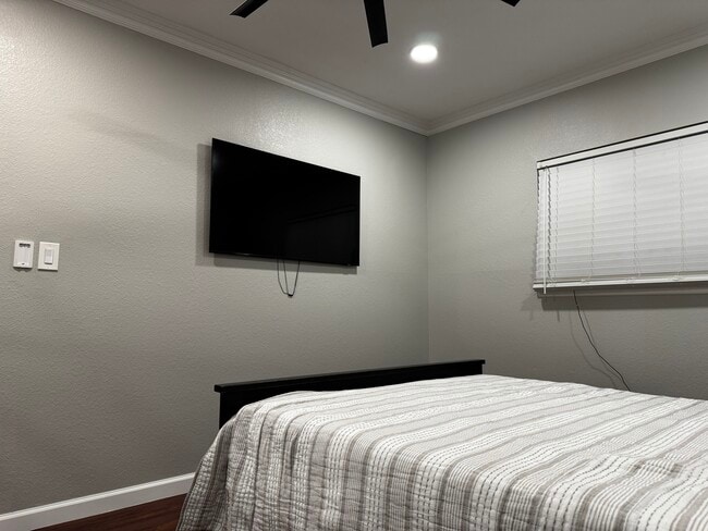 Building Photo - 414 Sunburst Dr