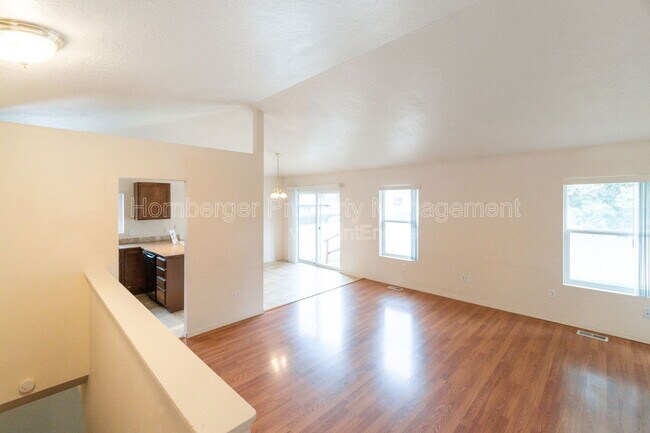 Building Photo - 621 S Bowdish Rd