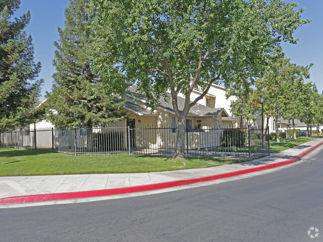 Building Photo - Maplewood Apartments