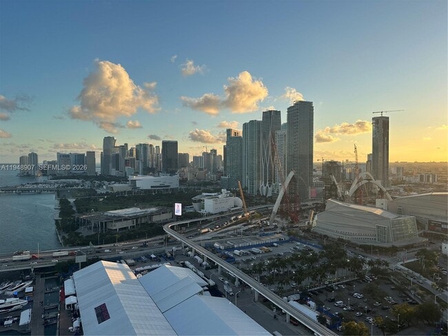 Foto del edificio - 555 NE 15th St