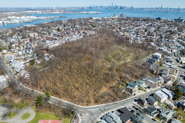 Jones Woods Park in relation to Manhattan.