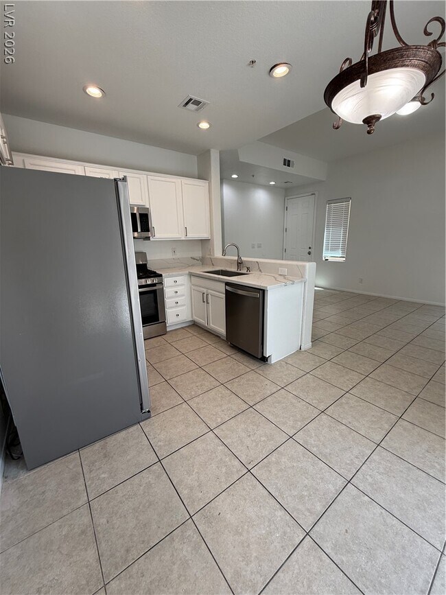 Foto del edificio - 8301 Strawberry Spring St