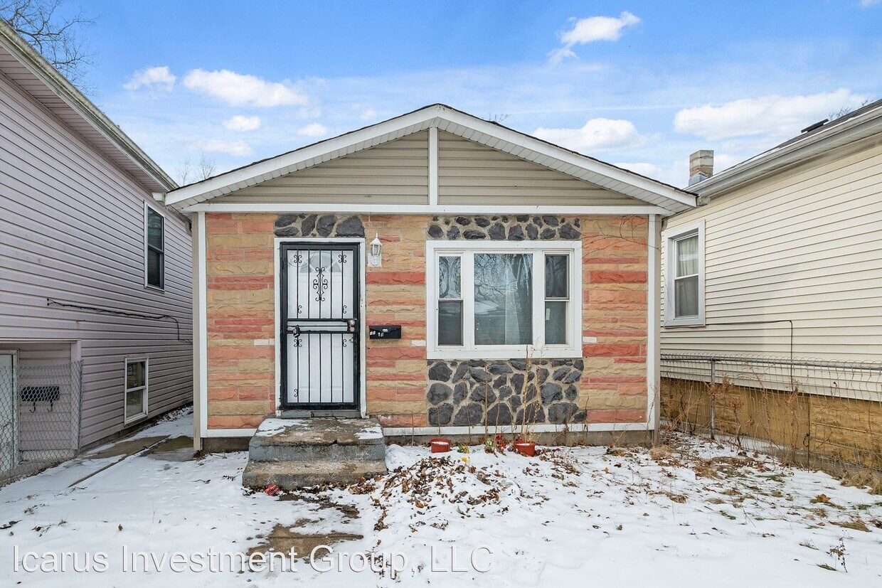 Primary Photo - 5 br, 2 bath House - 11318 S. Carpenter St