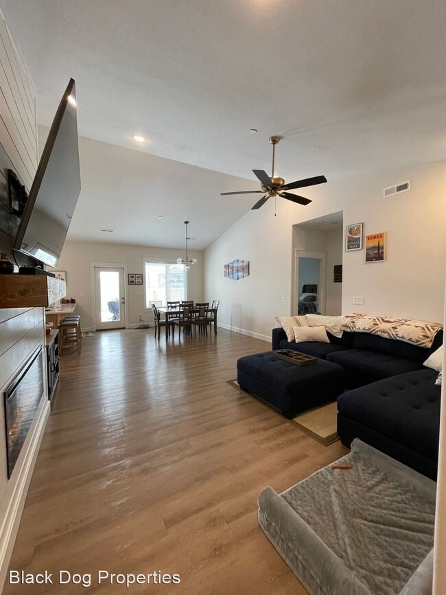 Building Photo - 3 br, 2 bath House - 4816 Plumthicket Drive