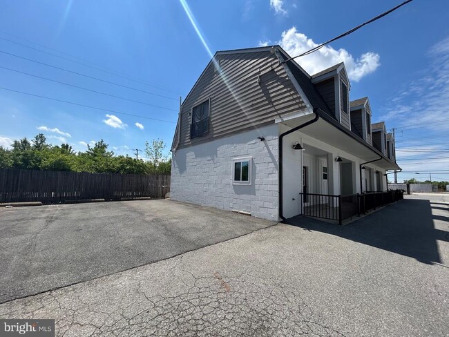 Building Photo - 807 Washington St