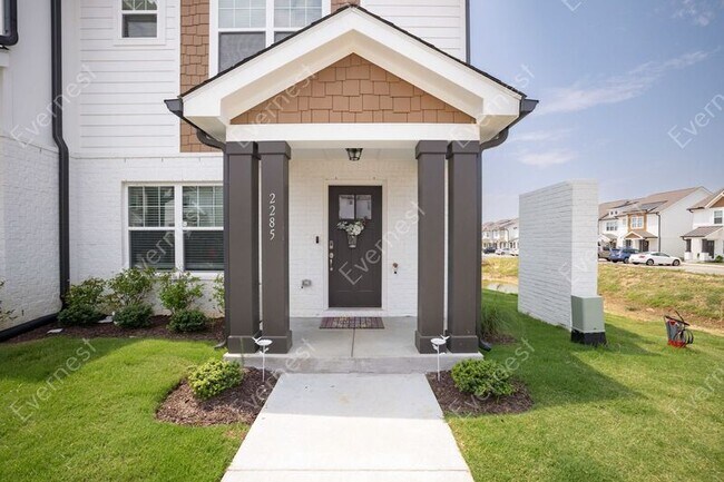 Building Photo - 2285 Bayport Ave