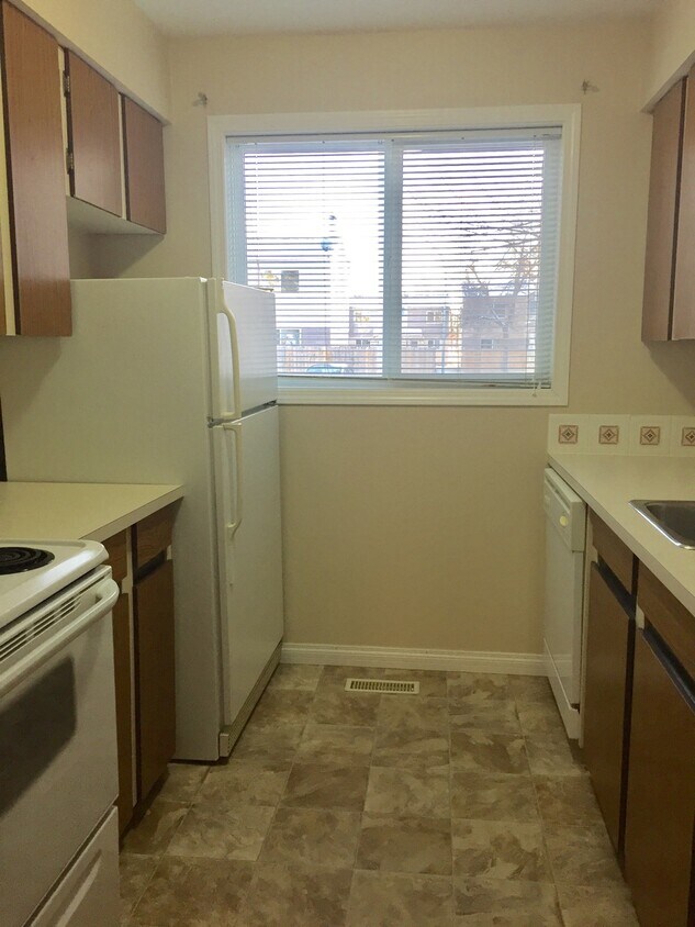 Photo du bâtiment - 2 Bed 1 Bath Unit in Edmonton, AB