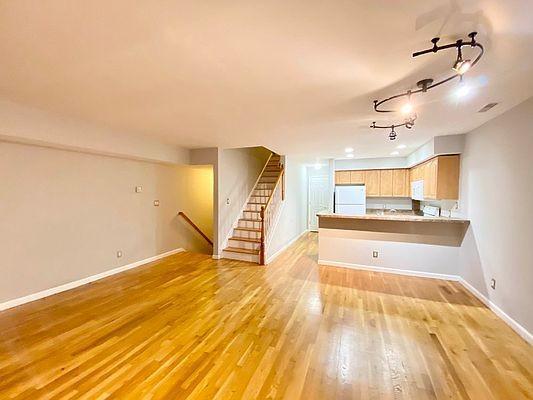 Foto del edificio - 2 bedroom in BRONX NY 10465