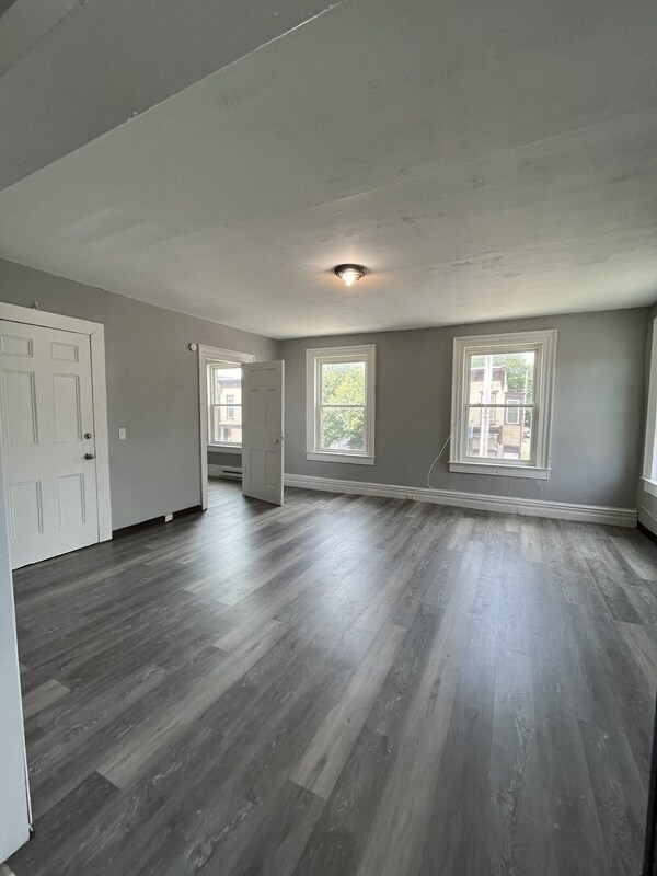 Building Photo - 662 2nd Ave