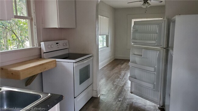 Foto del edificio - 331 Rose Ave