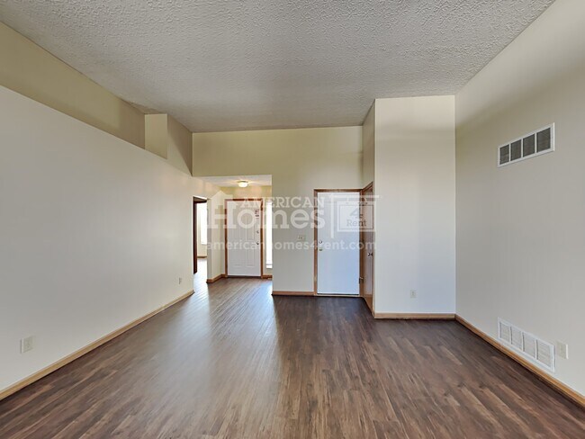 Building Photo - 2158 Kingsglen Drive