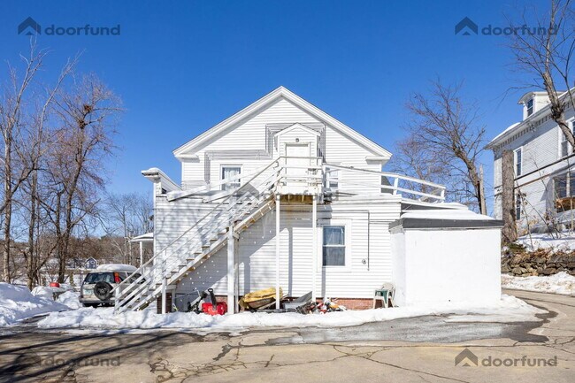 Building Photo - 11 Main St