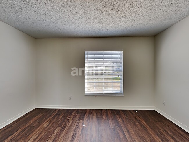 Foto del edificio - 581 NW Goldcoast Ave