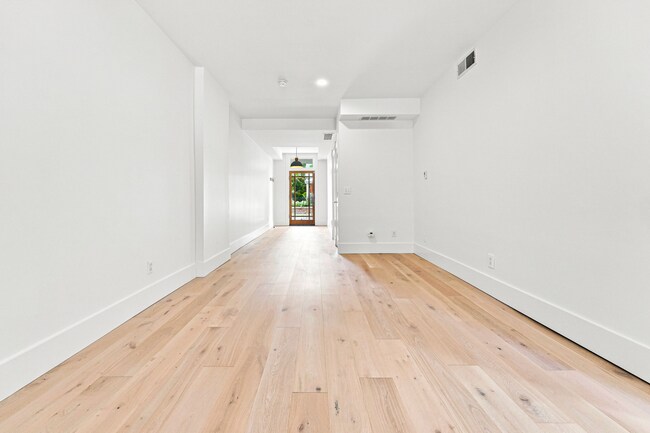 Building Photo - 2554 W 32nd Ave