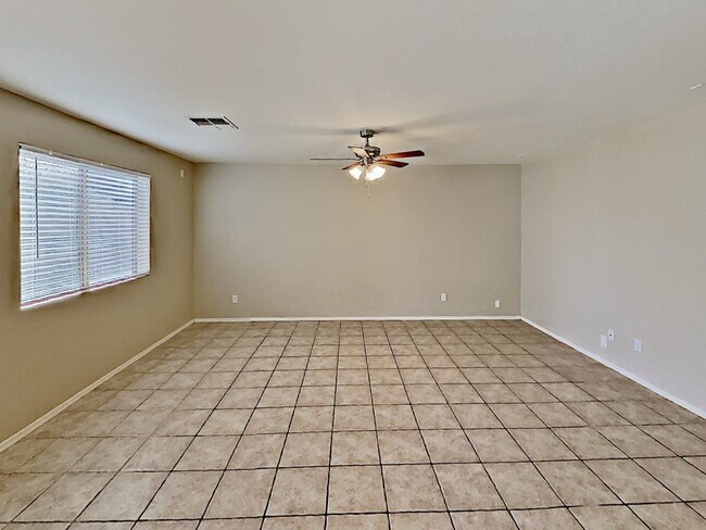 Building Photo - 423 S Sabrina
