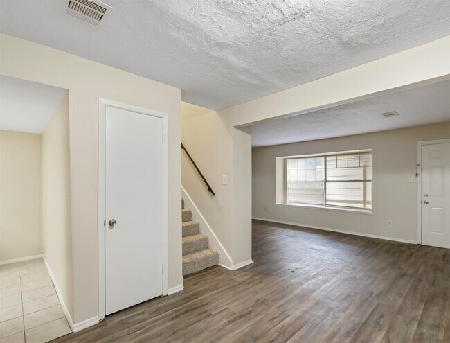 Building Photo - 11315 Beechnut St