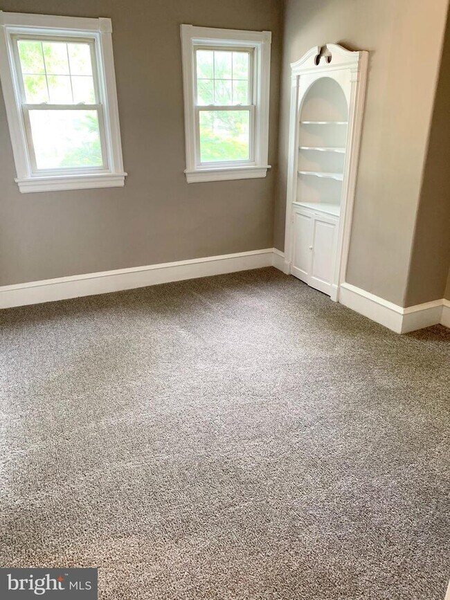 Foto del edificio - 614 Taylor Ave