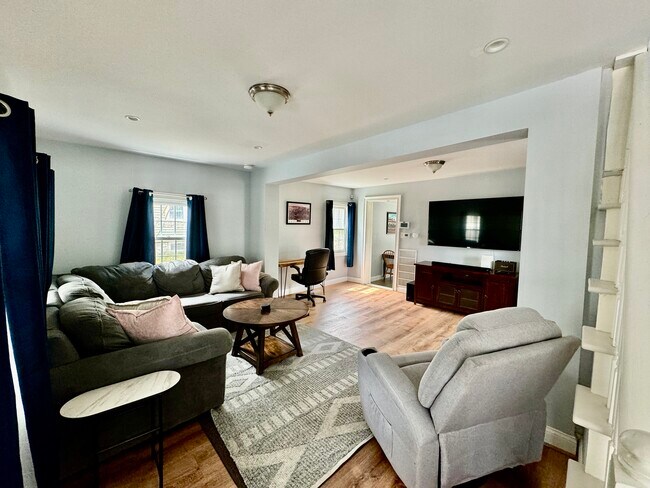 Foto del edificio - 247 Maple Ave