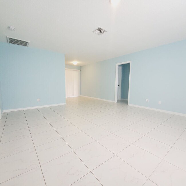 Foto del edificio - 2433/2435 Lola Avenue S