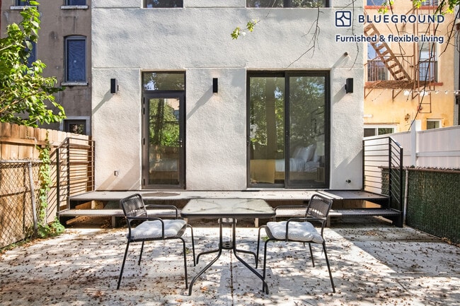 Building Photo - 285 Kingsland Ave