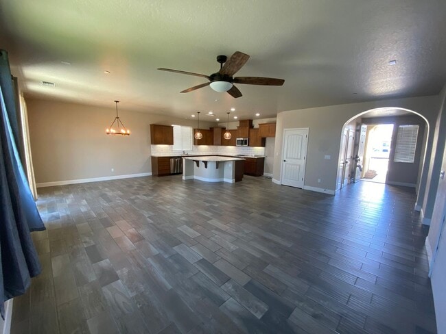 Building Photo - 3200 N Glacier Way