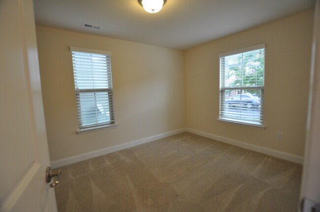 Building Photo - 2042 Old Chapman Dr