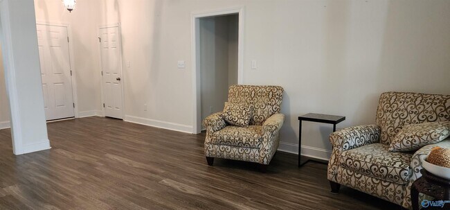 Foto del edificio - 5030 Seay Rd NW