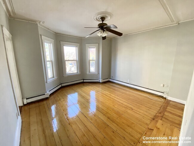 Foto del edificio - 1562 Tremont St