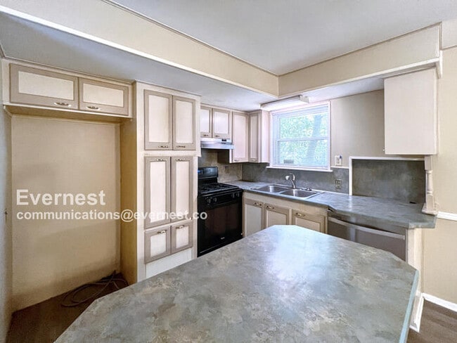 Foto del edificio - 401 Oak Ln