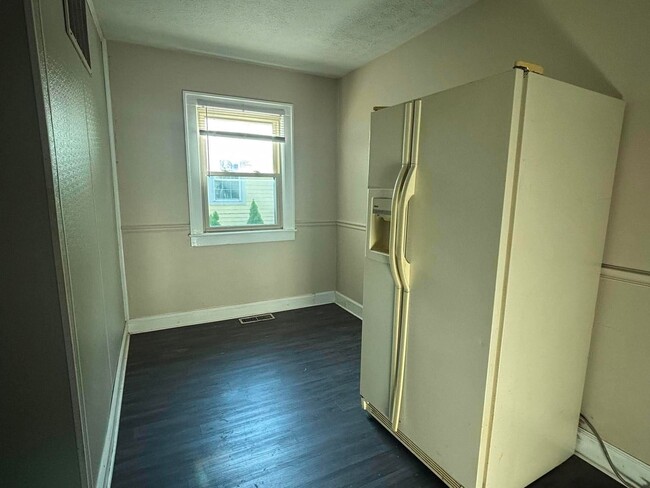 Foto del edificio - 3 bed 1 bath