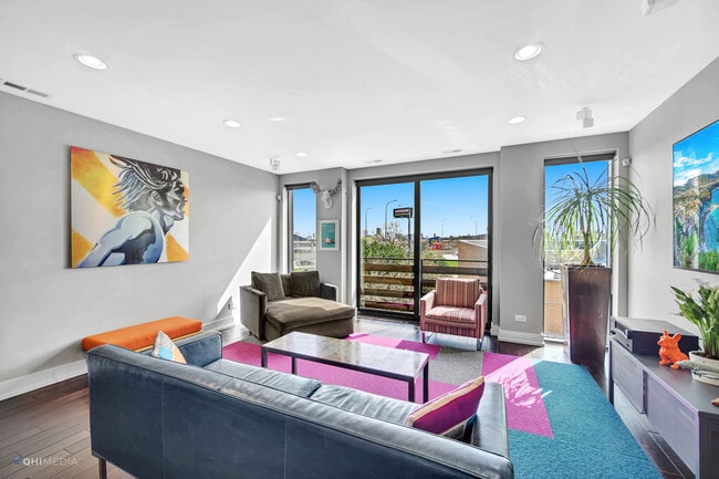 Building Photo - 2016 N Wood St