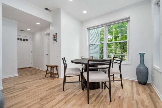 Foto del edificio - 1640 W Diversey Pkwy