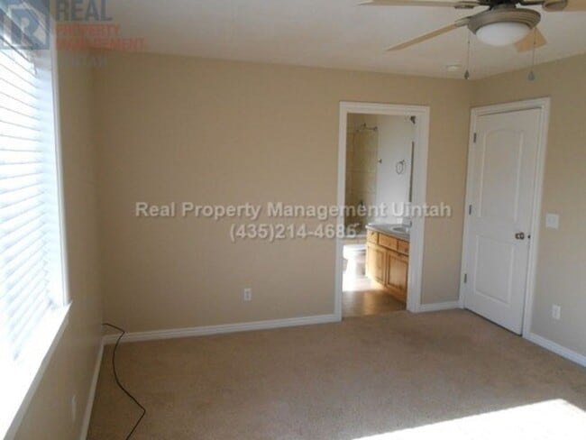 Building Photo - 4 Bedroom 2.5 Bathroom Home