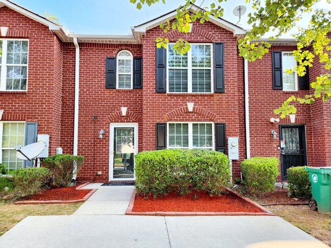 Building Photo - 2430 Piering Dr