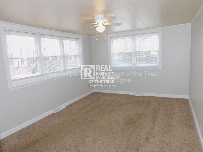 Building Photo - 3405 Derby Pl