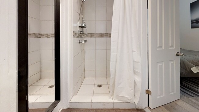 Foto del edificio - 647 W 18th St